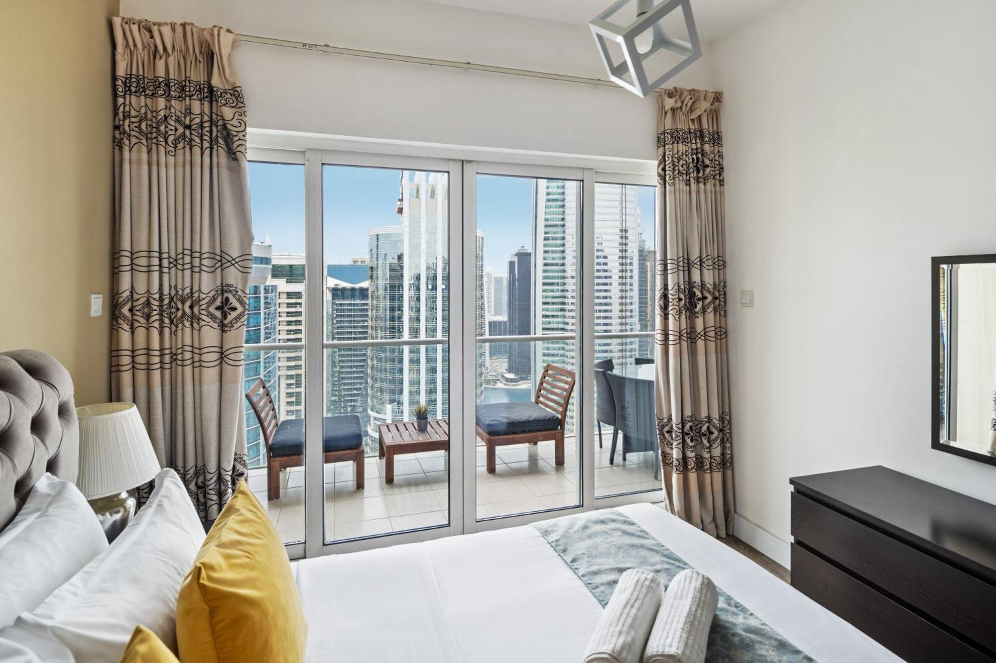 Modern & Spacious 2-Bed Condo With Panoramic Lake Views, Dual Balconies, Steps From Dubai Jlt Metro By "La Buena Vida Holiday Homes" Zewnętrze zdjęcie