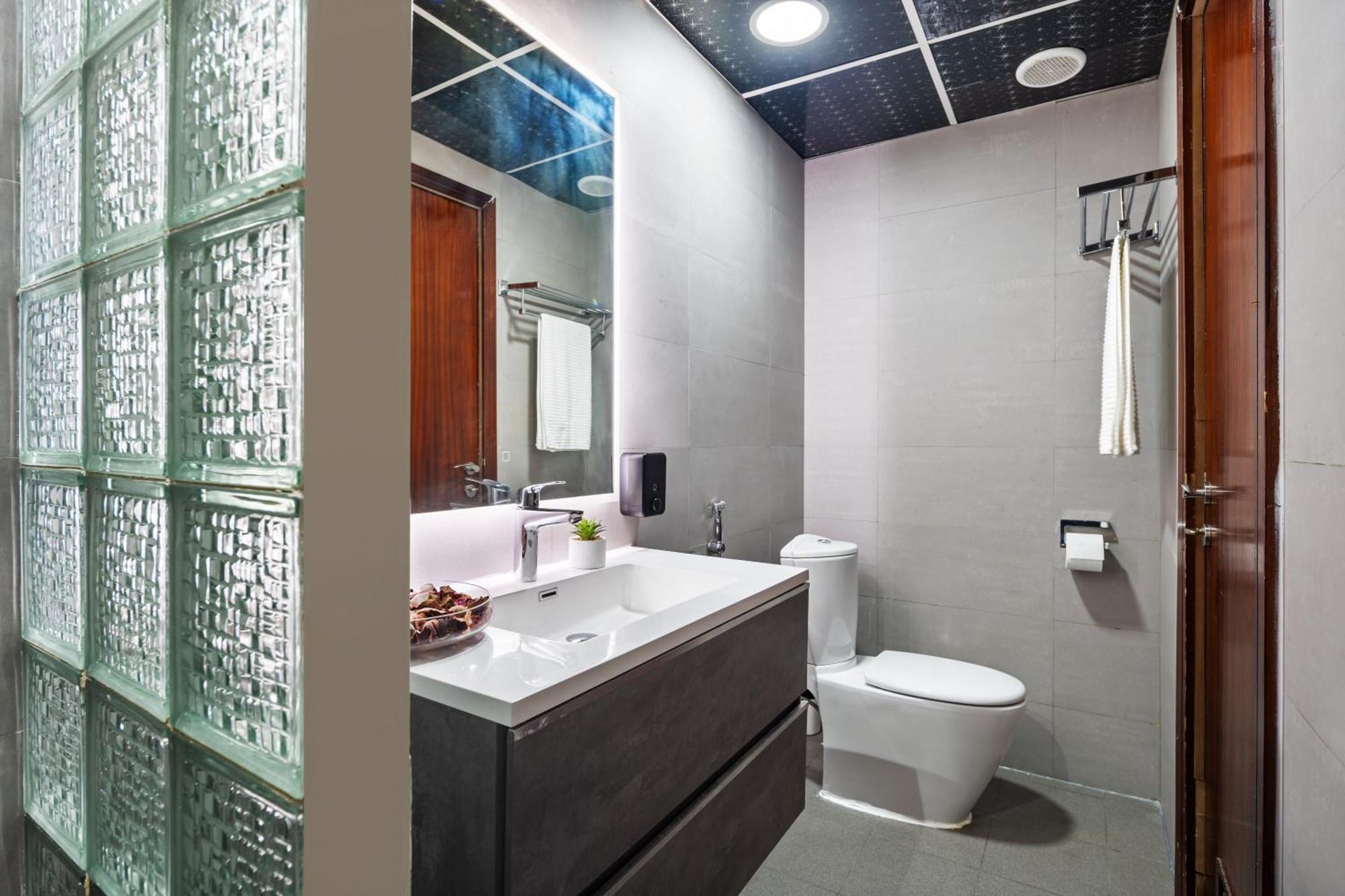 Modern & Spacious 2-Bed Condo With Panoramic Lake Views, Dual Balconies, Steps From Dubai Jlt Metro By "La Buena Vida Holiday Homes" Zewnętrze zdjęcie