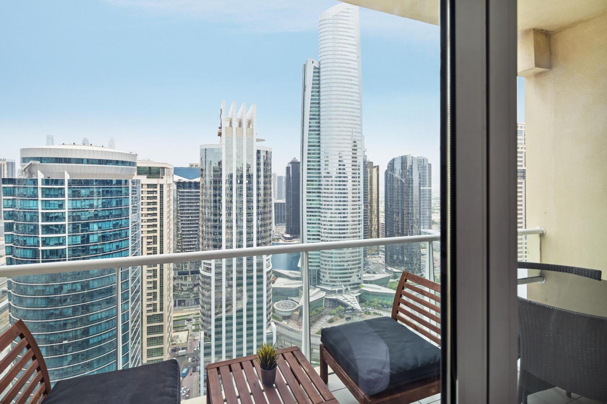 Modern & Spacious 2-Bed Condo With Panoramic Lake Views, Dual Balconies, Steps From Dubai Jlt Metro By "La Buena Vida Holiday Homes" Zewnętrze zdjęcie