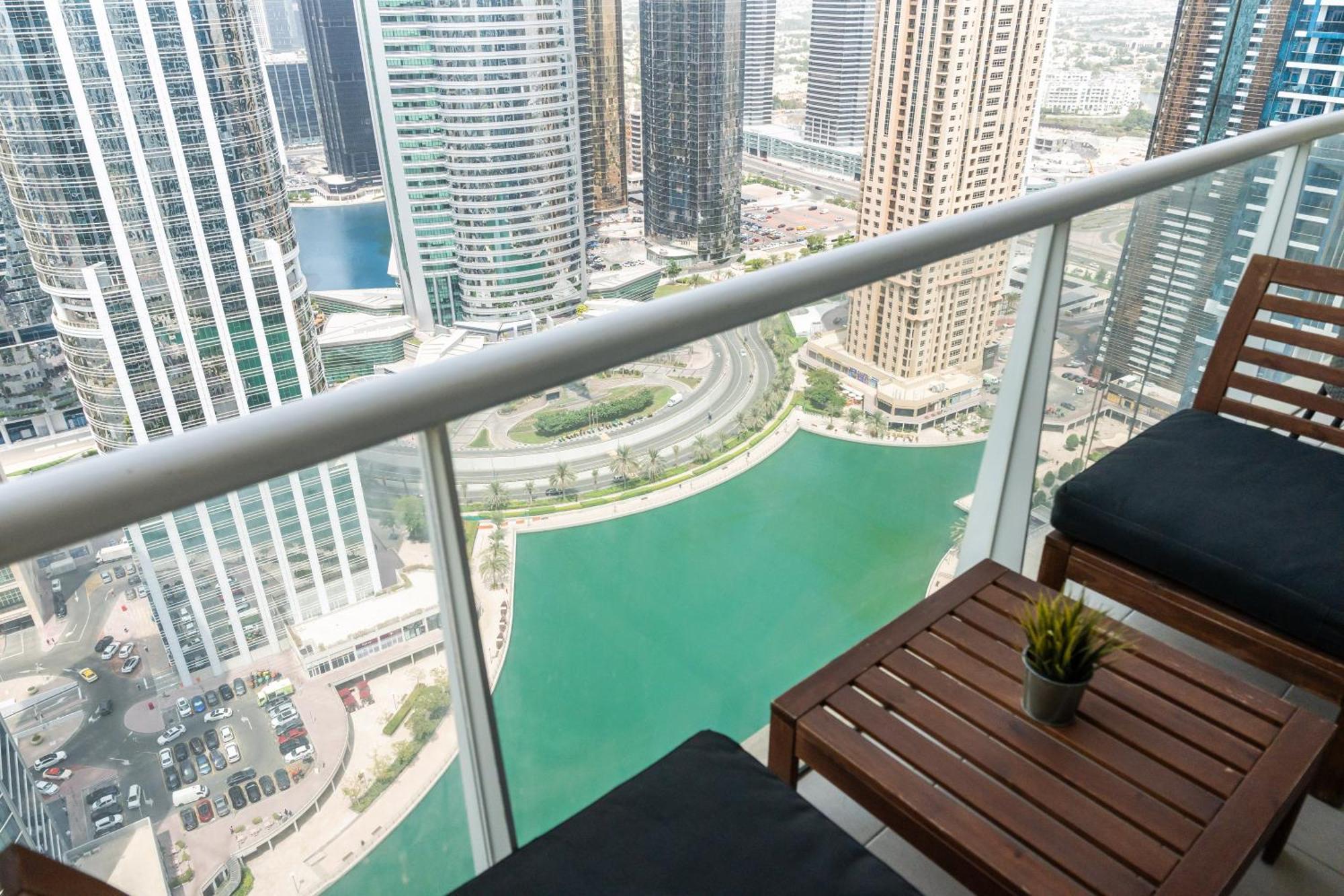 Modern & Spacious 2-Bed Condo With Panoramic Lake Views, Dual Balconies, Steps From Dubai Jlt Metro By "La Buena Vida Holiday Homes" Zewnętrze zdjęcie