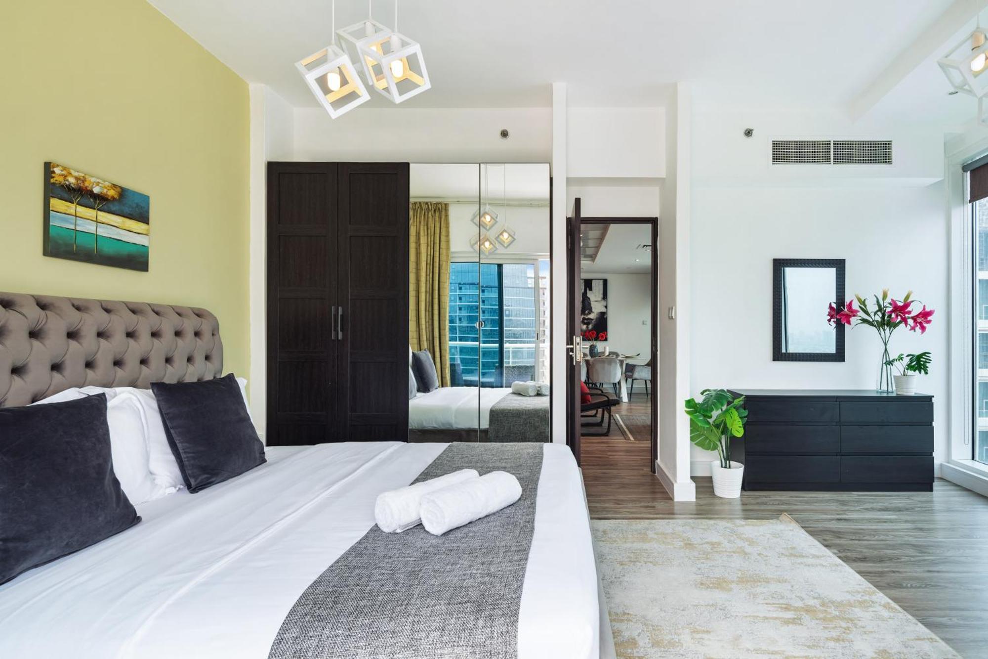 Modern & Spacious 2-Bed Condo With Panoramic Lake Views, Dual Balconies, Steps From Dubai Jlt Metro By "La Buena Vida Holiday Homes" Zewnętrze zdjęcie