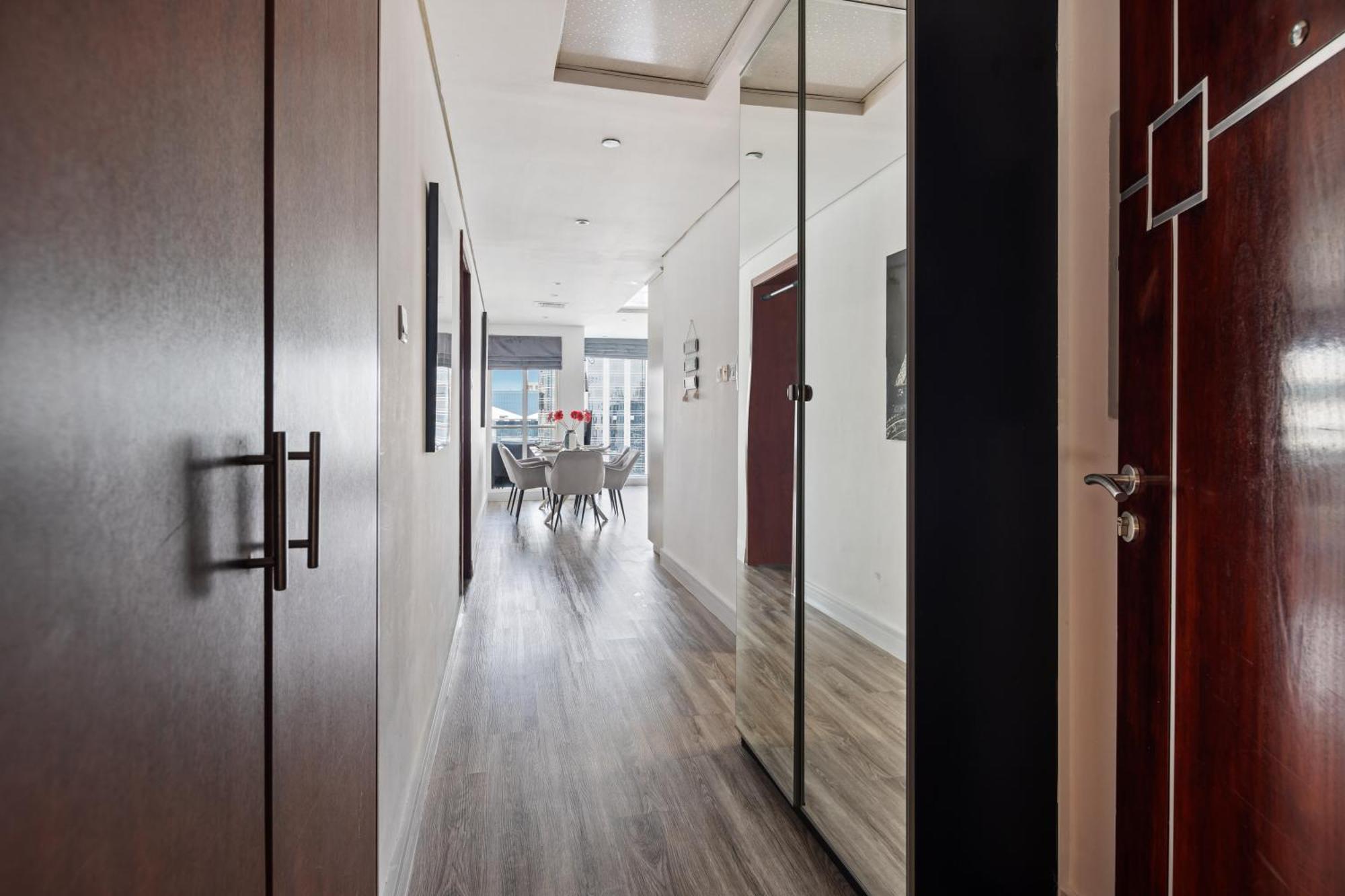 Modern & Spacious 2-Bed Condo With Panoramic Lake Views, Dual Balconies, Steps From Dubai Jlt Metro By "La Buena Vida Holiday Homes" Zewnętrze zdjęcie