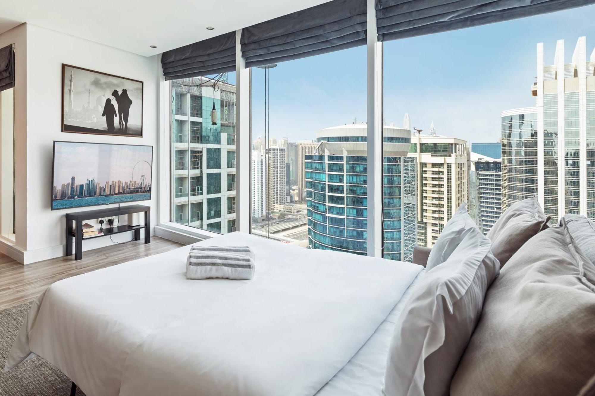 Modern & Spacious 2-Bed Condo With Panoramic Lake Views, Dual Balconies, Steps From Dubai Jlt Metro By "La Buena Vida Holiday Homes" Zewnętrze zdjęcie