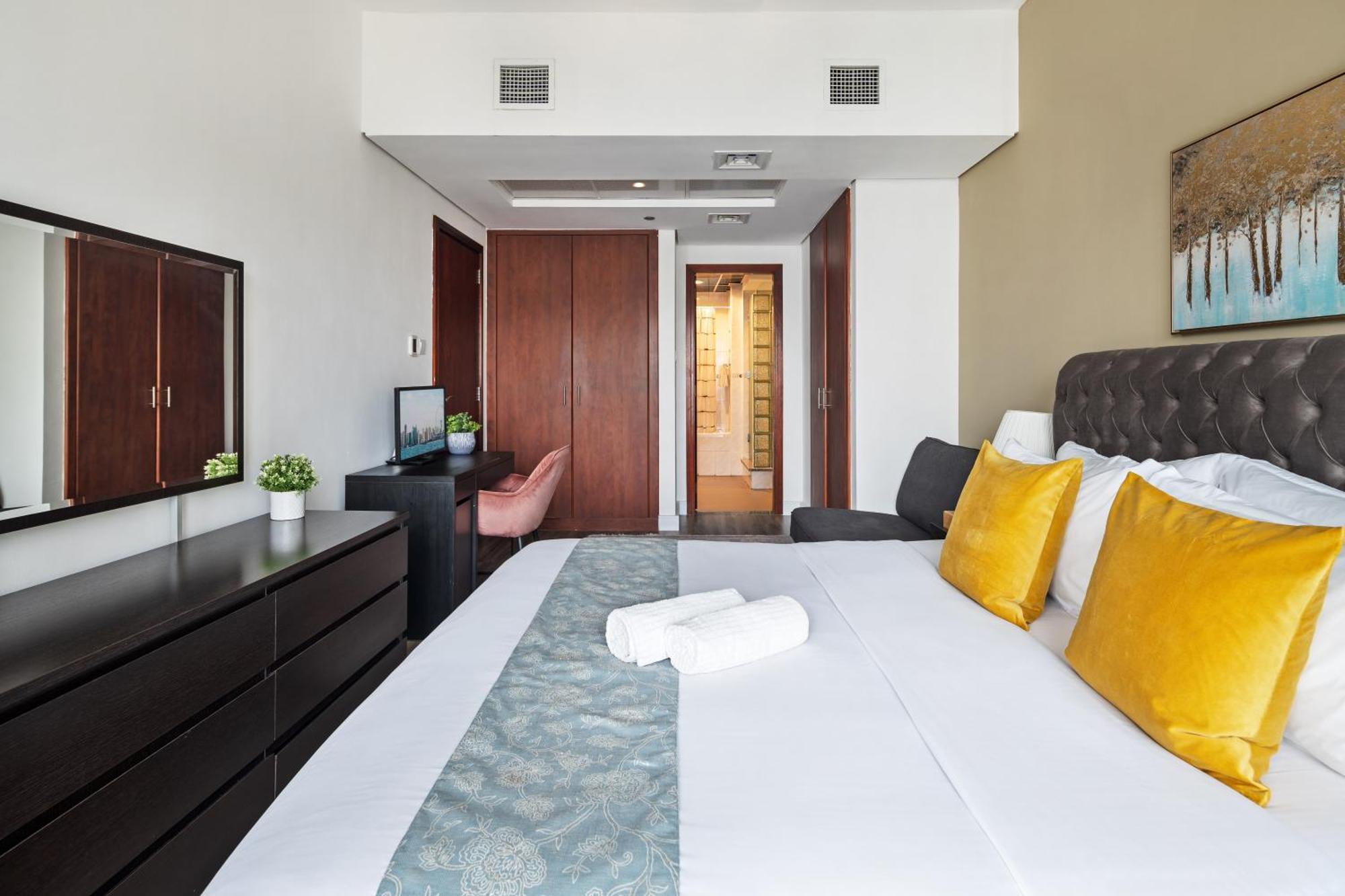 Modern & Spacious 2-Bed Condo With Panoramic Lake Views, Dual Balconies, Steps From Dubai Jlt Metro By "La Buena Vida Holiday Homes" Zewnętrze zdjęcie