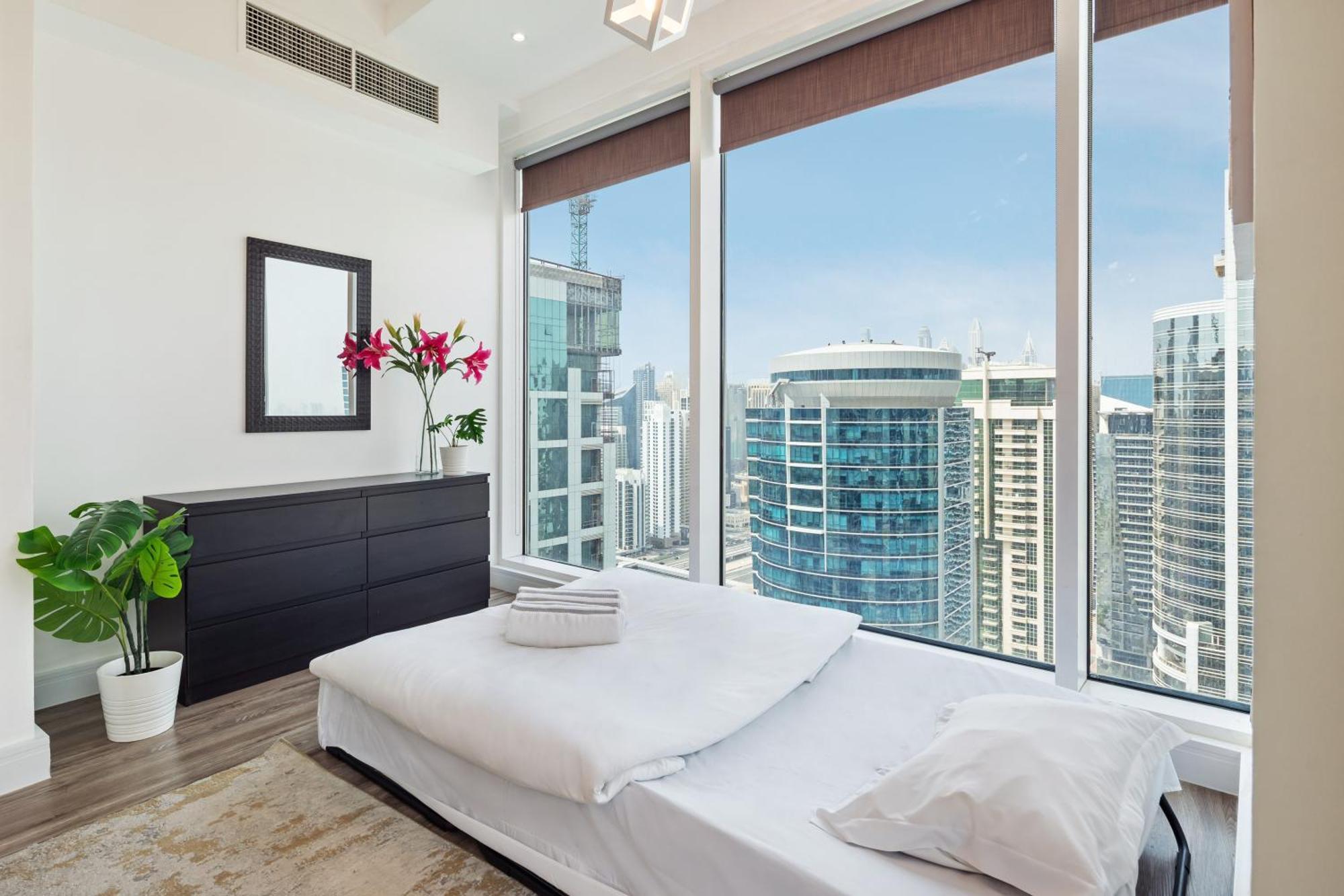 Modern & Spacious 2-Bed Condo With Panoramic Lake Views, Dual Balconies, Steps From Dubai Jlt Metro By "La Buena Vida Holiday Homes" Zewnętrze zdjęcie