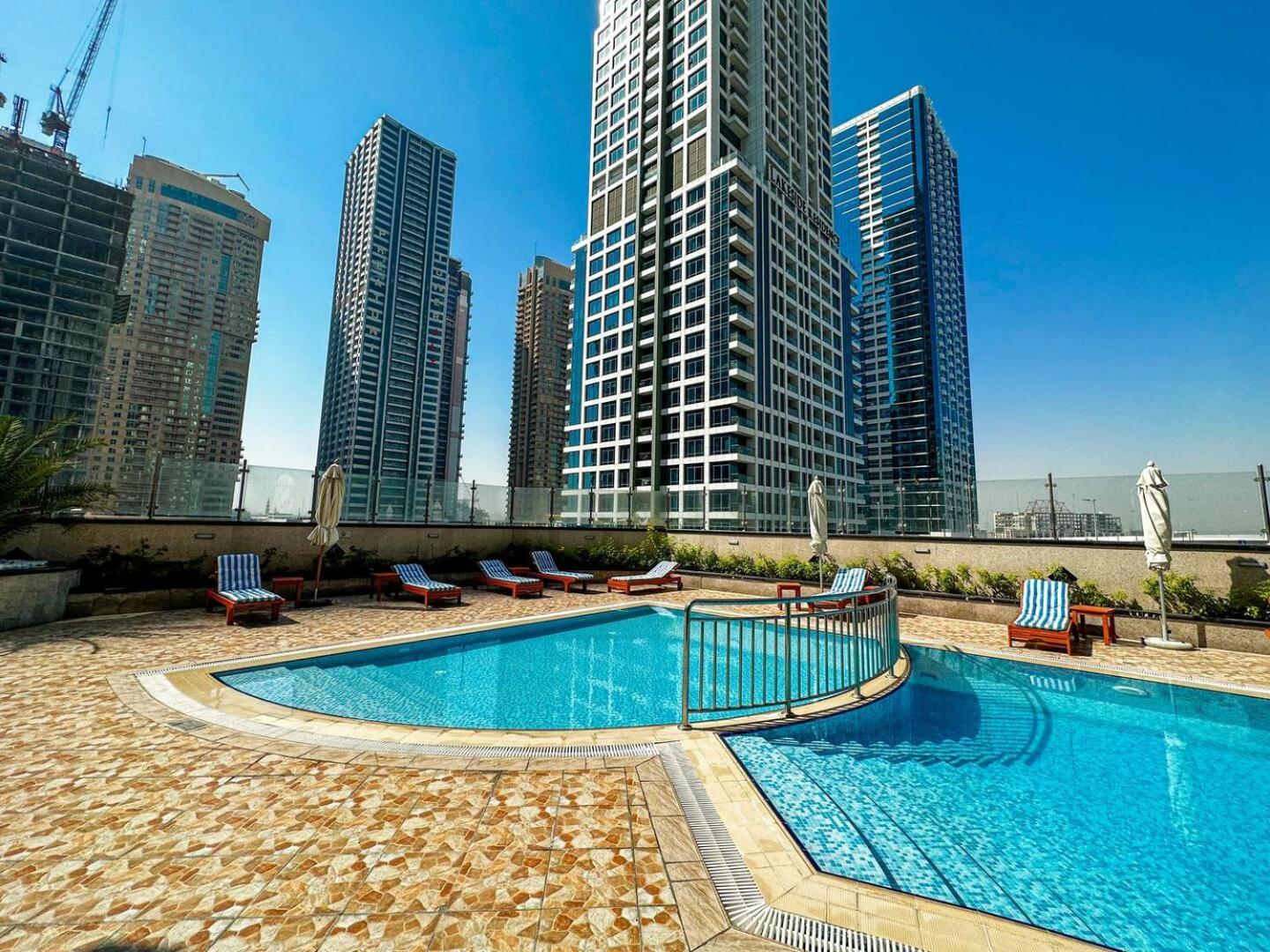 Modern & Spacious 2-Bed Condo With Panoramic Lake Views, Dual Balconies, Steps From Dubai Jlt Metro By "La Buena Vida Holiday Homes" Zewnętrze zdjęcie